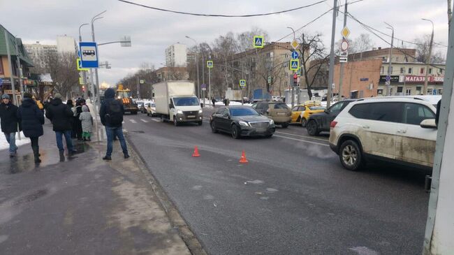 Место наезда на ребенка на улице Краснодонской в Москве