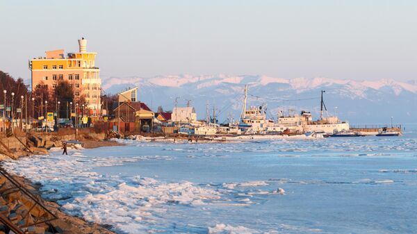 Поселок Листвянка на берегу озера Байкал в Иркутской области