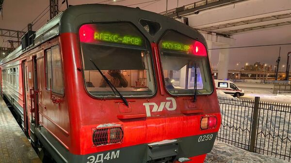 На месте пожара в вагоне электропоезда на платформе Ростокино в Москве