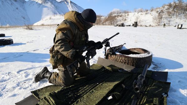 Снайпер батальона Эспаньола на учениях на одном из полигонов ДНР