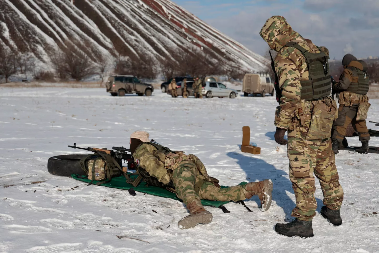 Учения снайперов батальона Эспаньола в ДНР на одном из полигонов ДНР