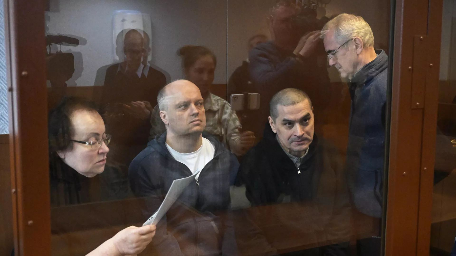 Фигуранты по делу пензенского губернатора Ивана Белозерцева о взяточничестве на заседании Измайловского суда Москвы - РИА Новости, 1920, 26.01.2024