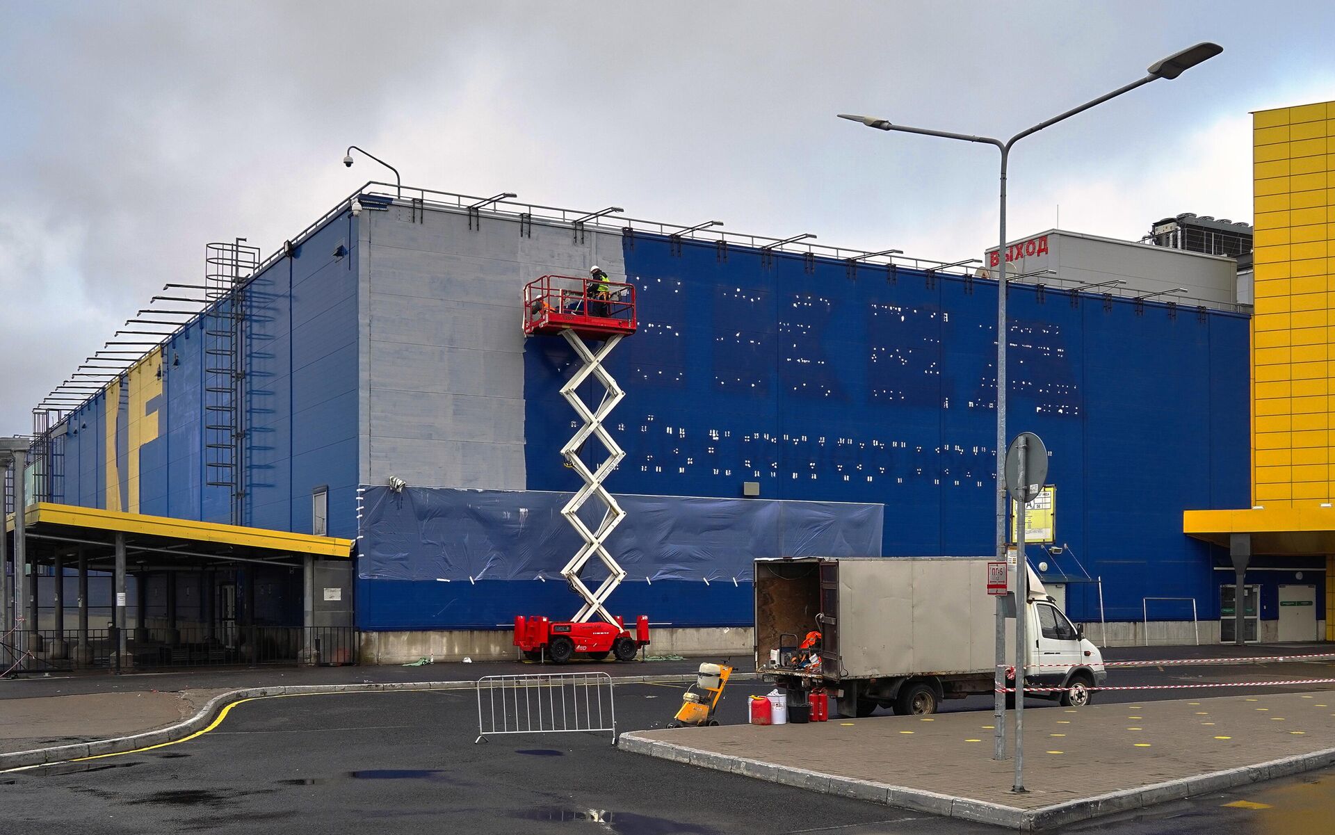 В Петербурге закрасили надписи IKEA - РИА Новости, 1920, 22.02.2023