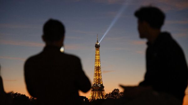 Закат в Париже 