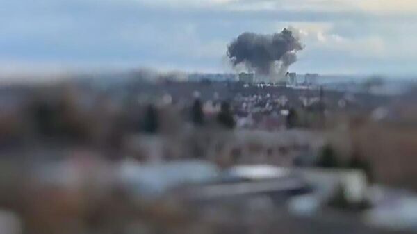 Дым от взрыва в Хмельницком, Украина