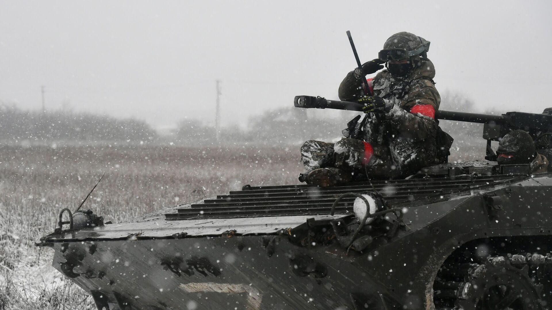 Боевая работа бронированных самоходных машин БРМ-1К Вооруженных сил России в южном секторе специальной военной операции - РИА Новости, 1920, 19.02.2023