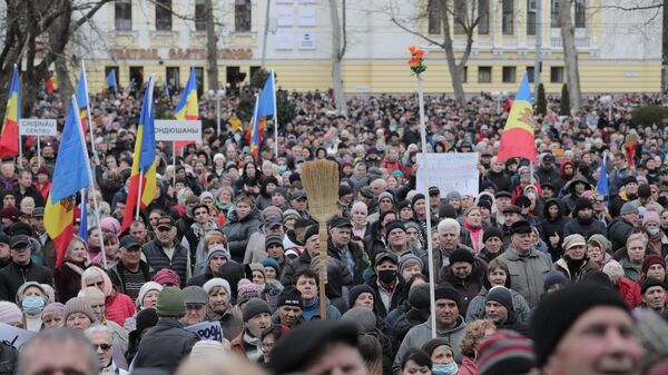 Участники антиправительственного митинга сторонников оппозиционной партии Шор в Кишеневе