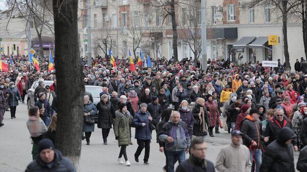 Участники антиправительственного митинга сторонников оппозиционной партии Шор в Кишеневе