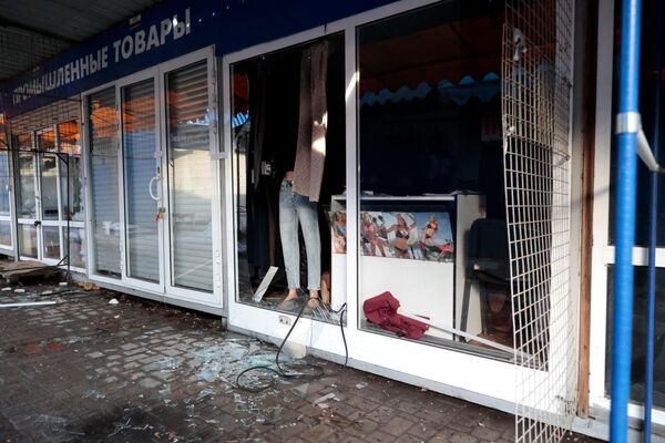 Павильон на Центральном рынке в Донецке, поврежденный в результате обстрела со стороны ВСУ