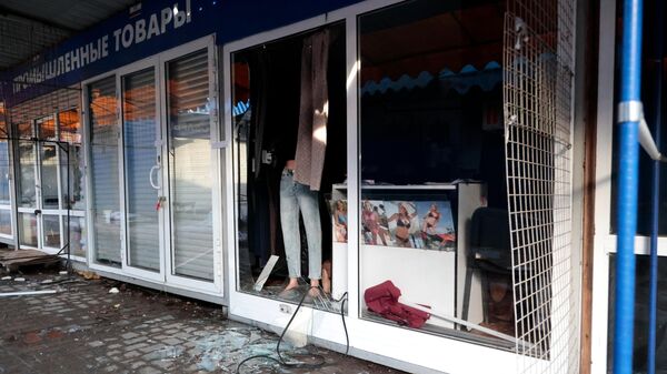 Павильон на Центральном рынке в Донецке, поврежденный в результате обстрела со стороны ВСУ