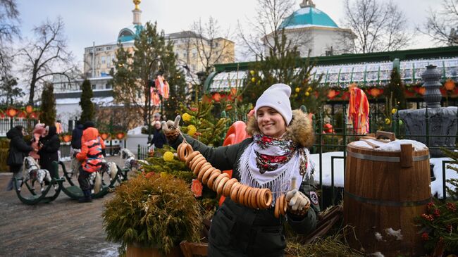 Девушка на фестивале Московская Масленица на Тверской площади в Москве