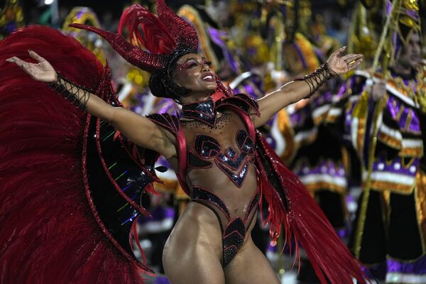 Участница карнавала в Рио-де-Жанейро, Бразилия