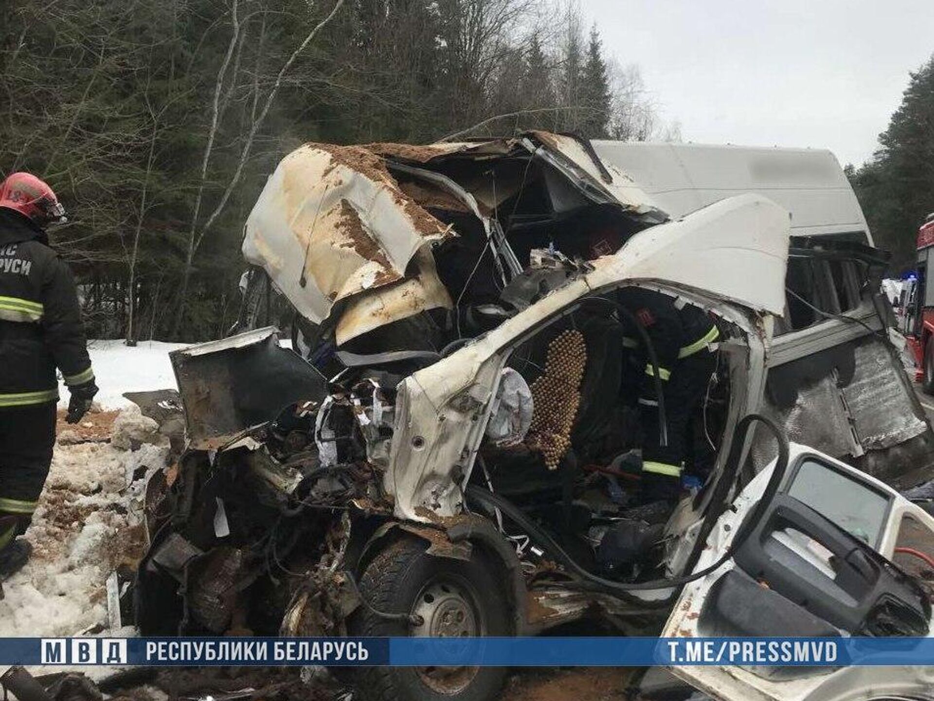 В Красноярском крае столкнулись грузовик и микроавтобус - РИА Новости,  22.02.2023