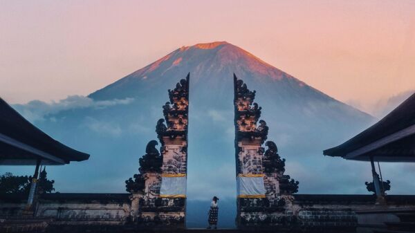 Ворота храма Лемпуянг Лухур на Бали 