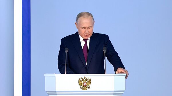 Путин объявил минуту молчания по погибшим в Донбассе