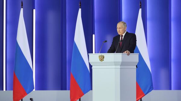 Президент РФ Владимир Путин выступает с ежегодным посланием Федеральному собранию