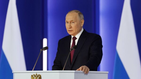 Президент РФ Владимир Путин выступает с ежегодным посланием Федеральному собранию