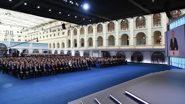 Участники ежегодного послания президента РФ Владимира Путина Федеральному собранию в Гостином дворе