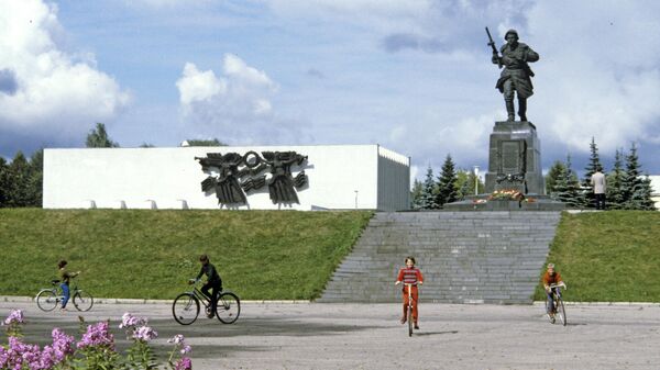 Памятник Герою Советского Союза Александру Матросову