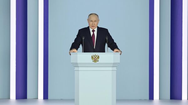 Президент России Владимир Путин выступает с ежегодным посланием Федеральному собранию