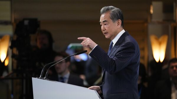 Глава канцелярии Комиссии по иностранным делам ЦК КПК Ван И выступает на Мюнхенской конференции по безопасности