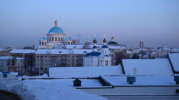 Вид на зимнюю Казань и собор Казанской иконы Божией Матери
