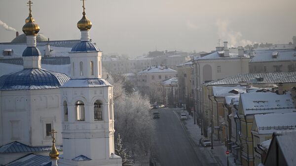 Вид на церковь Святой великомученицы Параскевы Пятницы и улицы зимней Казани