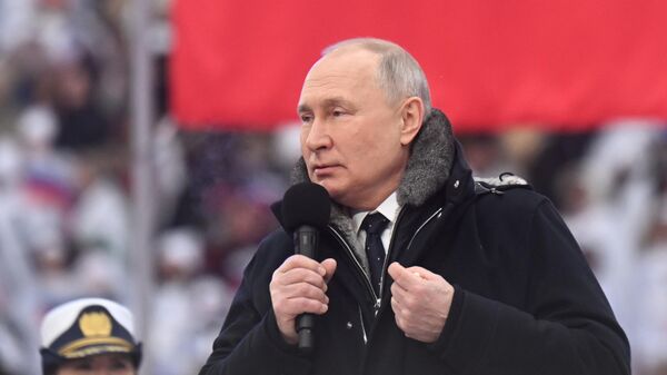 Президент России Владимир Путин выступает на митинге-концерте Слава защитникам Отечества!