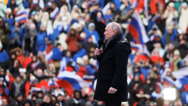 Президент РФ Владимир Путин выступает на митинге-концерте Слава защитникам Отечества!