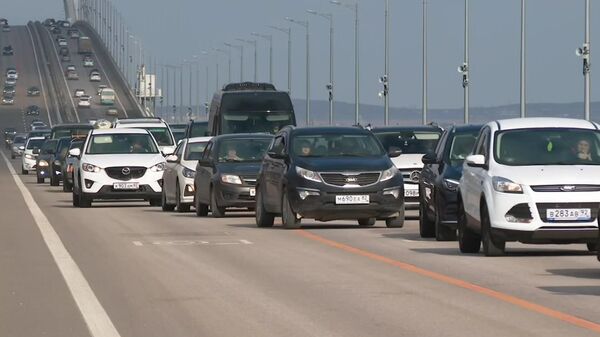 Автомобильное движение по Крымскому мосту
