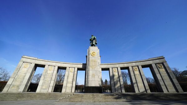 Мемориал павшим советским воинам в парке Большой Тиргартен в Берлине
