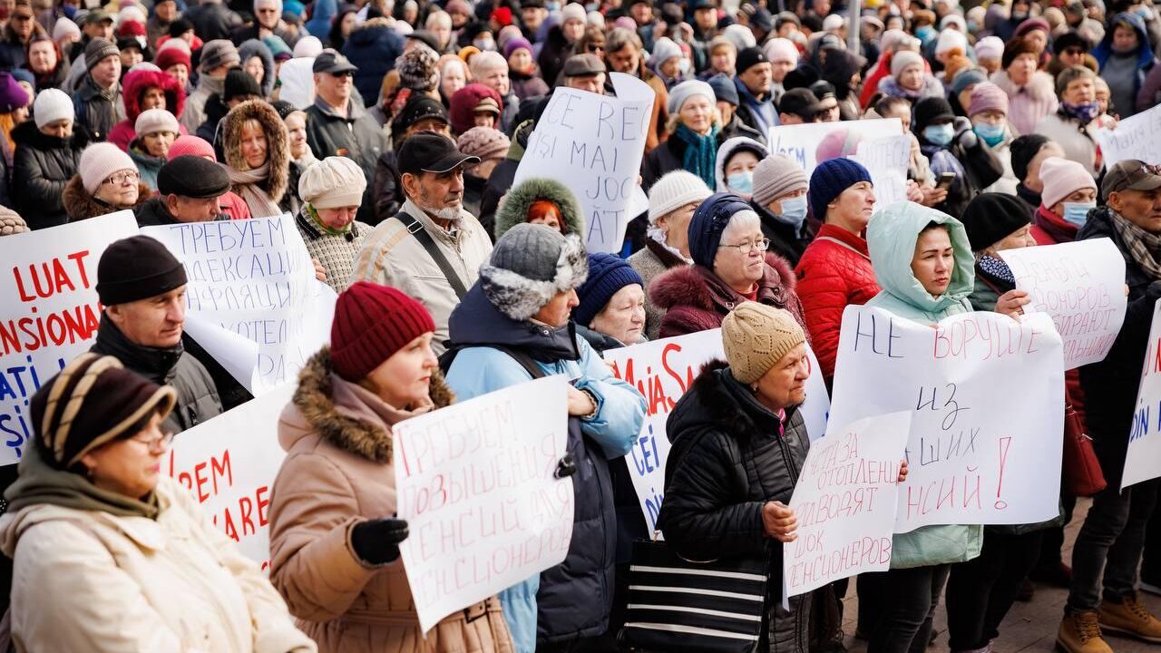 Пенсионеры и представители партии Шор на акции протеста перед зданием парламента Молдавии - РИА Новости, 1920, 23.02.2023