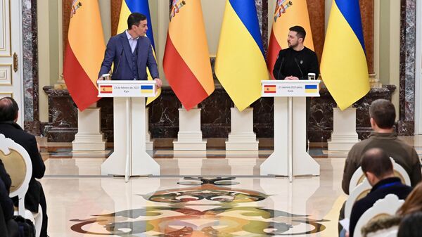 Премьер-министр Испании Педро Санчес и президент Украины Владимир Зеленский на совместной пресс-конференции в Киеве
