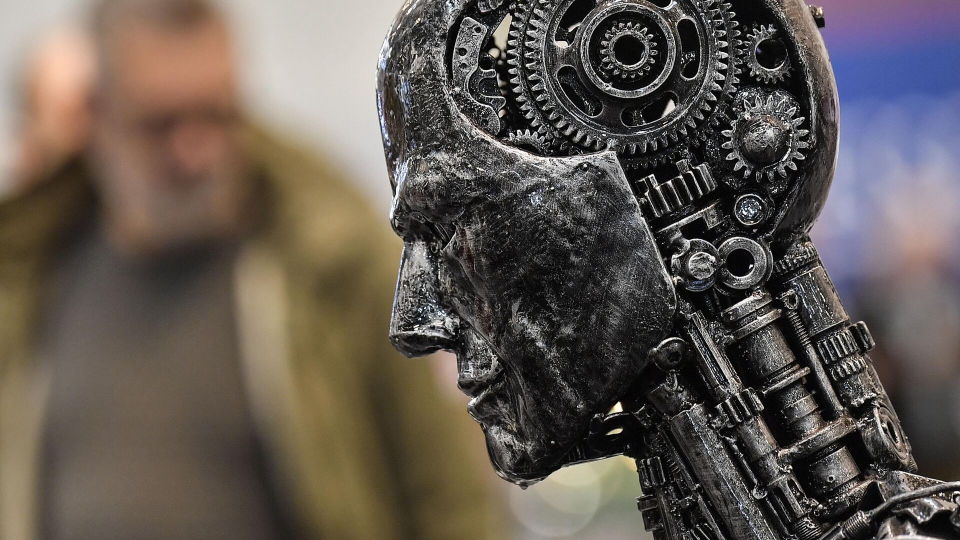 Металлическая голова, символизирующая искусственный интеллект, в автосалоне в Эссене, Германия - РИА Новости, 1920, 24.02.2023