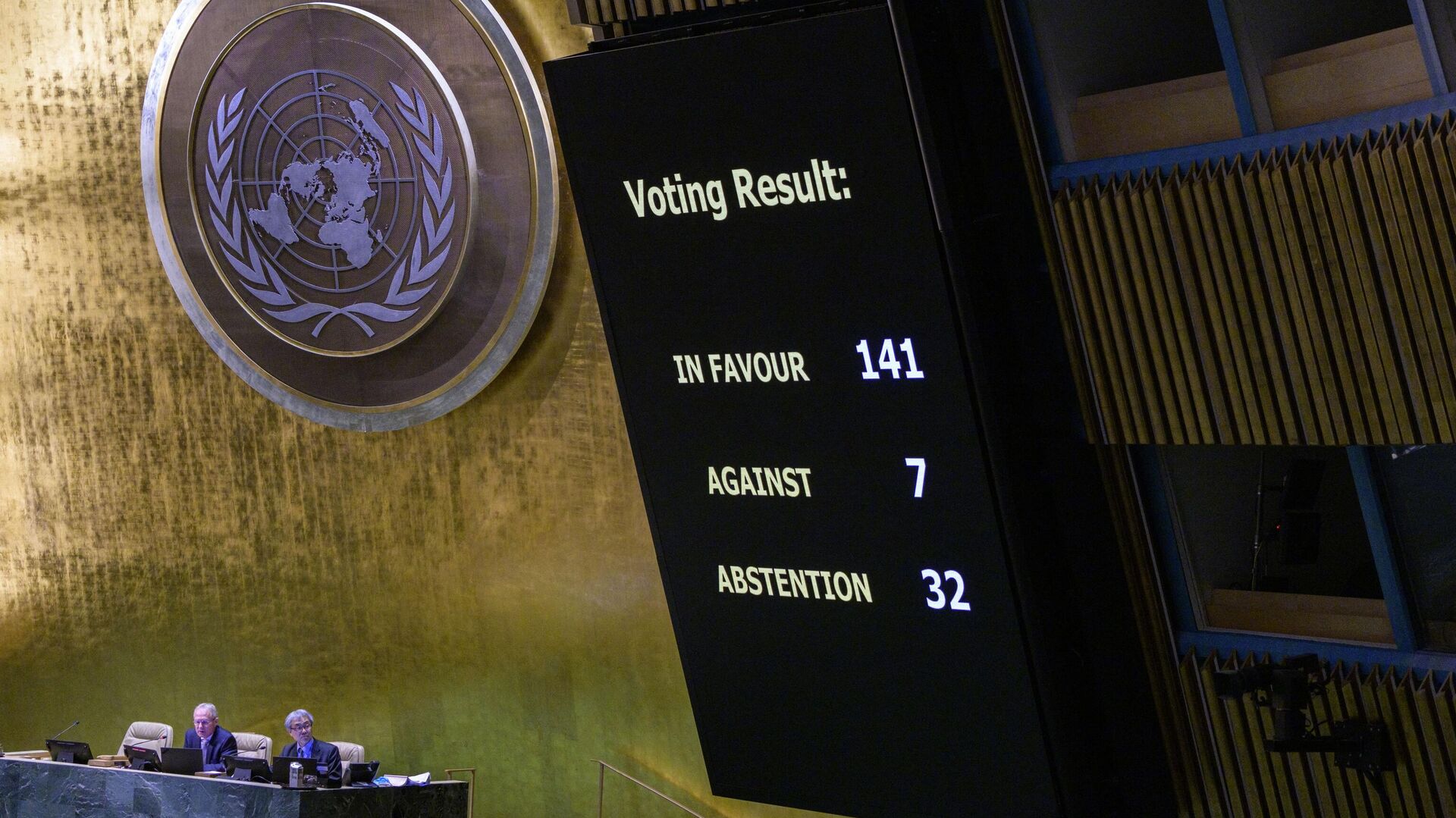 Экран с результатом голосования во время специальной сессии Генеральной Ассамблеи ООН - РИА Новости, 1920, 24.02.2023
