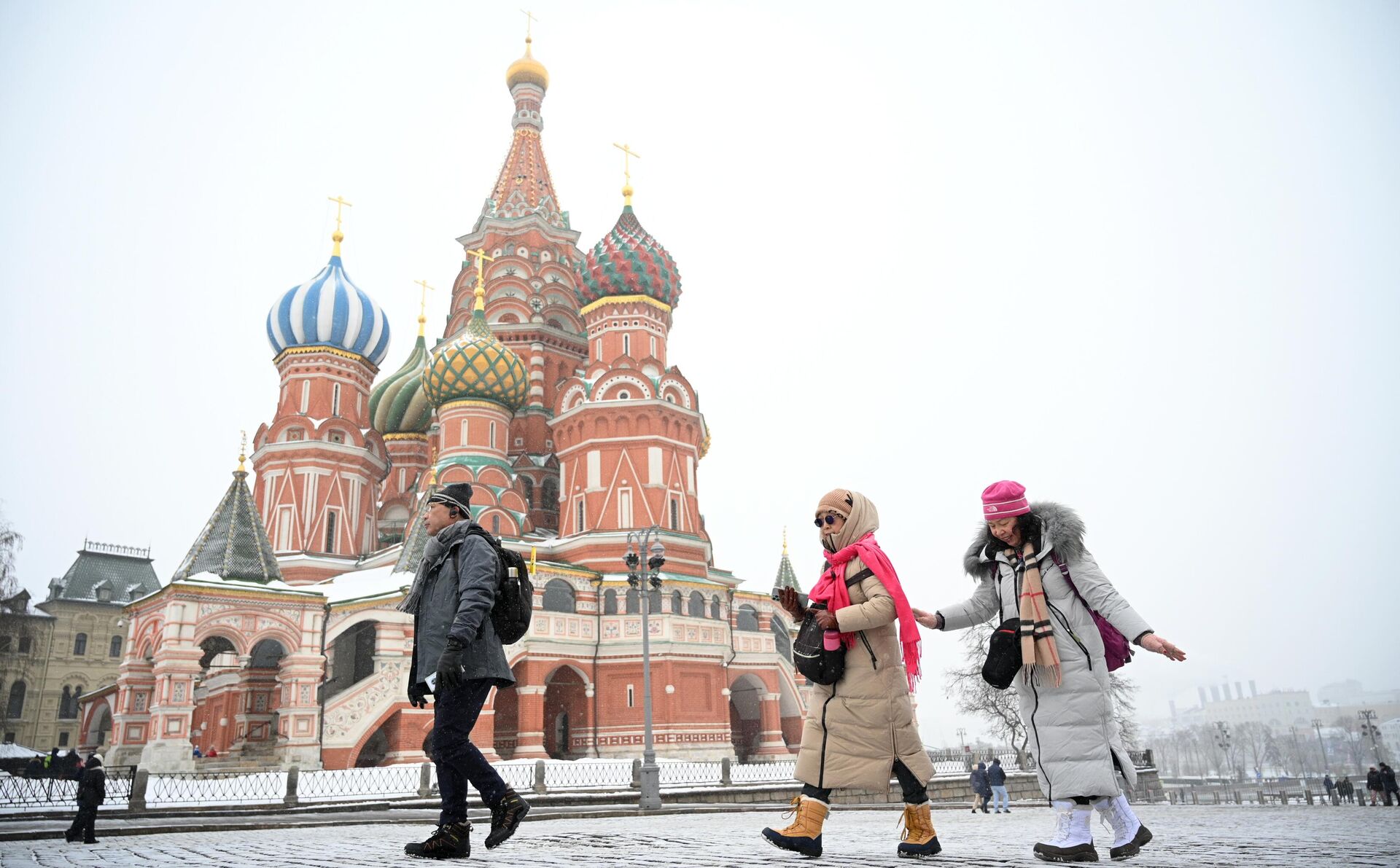 Туристы из Китая гуляют на Красной площади в Москве - РИА Новости, 1920, 01.03.2023