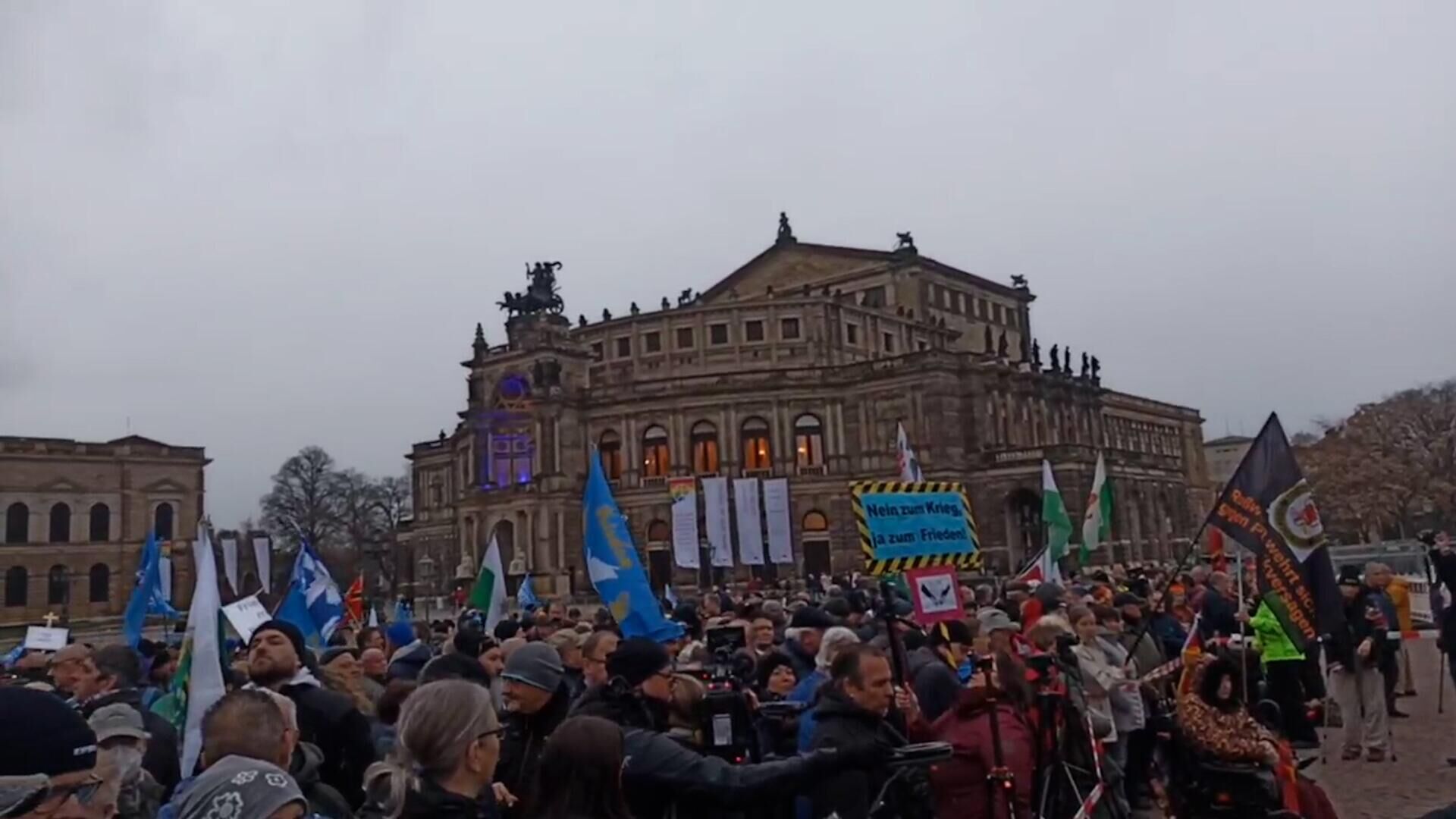 Митинг в Дрездене против поставок оружия Украине - РИА Новости, 1920, 24.02.2023