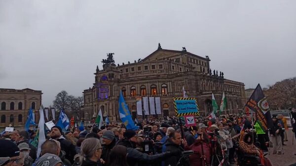 Митинг в Дрездене против поставок оружия Украине