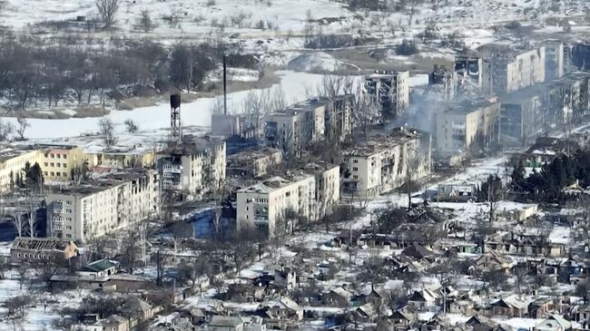 Дым на месте боев в Артемовске (Бахмуте)