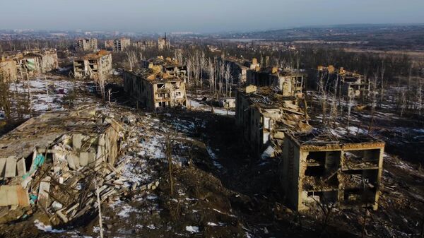 Жилые дома, разрушенные в результате обстрелов в Артемовске.