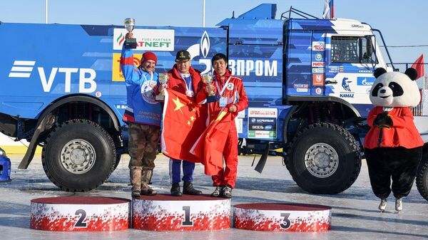 Первые российско-китайские автомобильные гонки завершились на пограничной реке Амур в Благовещенске
