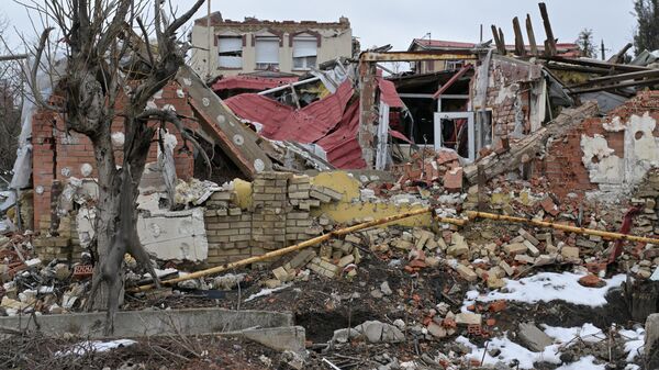 Жилые дома, разрушенные в результате обстрелов в Марьинке
