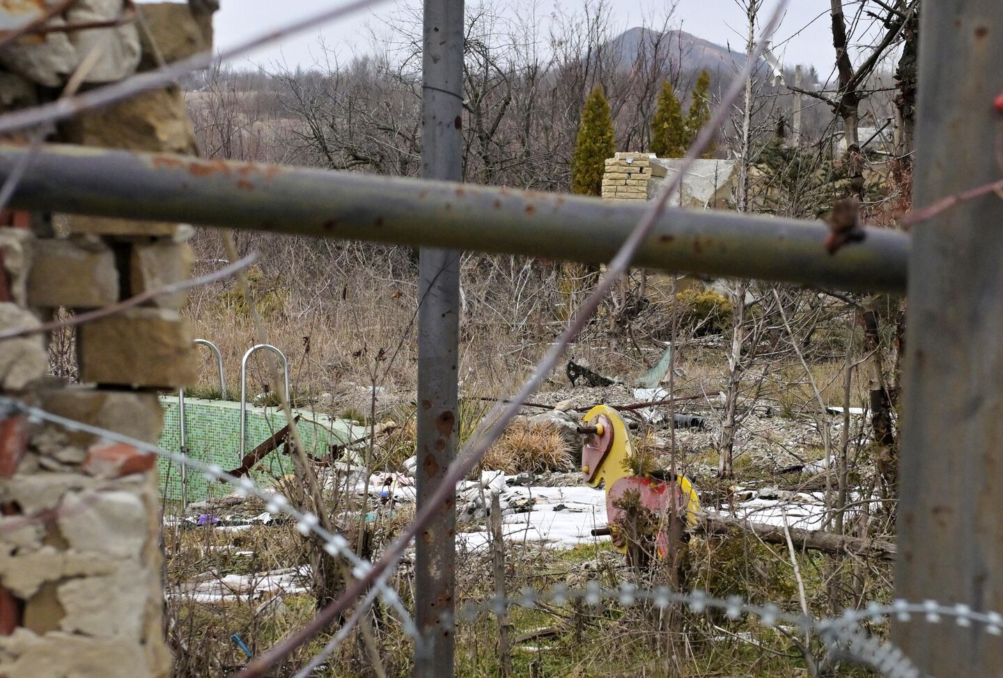 Вид из окна жилого дома в Марьинке Вид из окна жилого дома в Марьинке