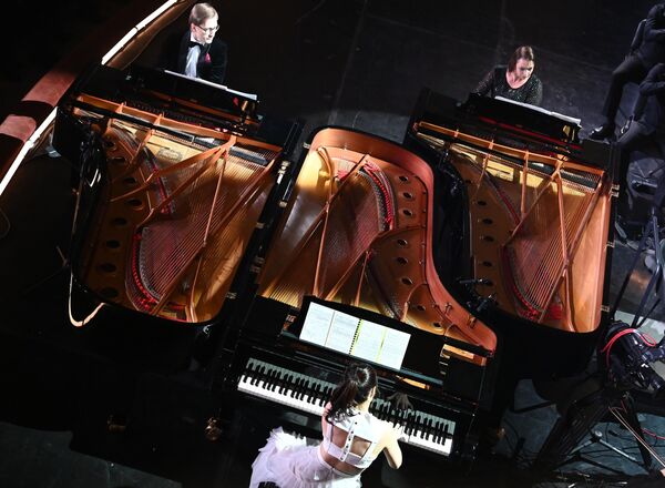 Дмитрий Маслеев, Ю Фень Чанг и Ксения Башмет выступают на гала-концерте открытия XVI Зимнего международного фестиваля искусств
