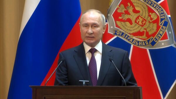 Путин: Надо повысить эффективность аналитической и оперативной работы