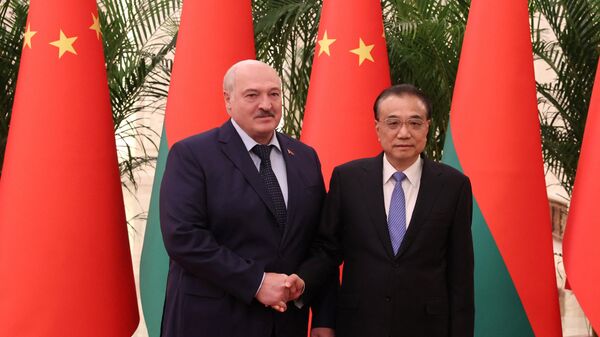 Президент Белоруссии Александр Лукашенко и премьер-министр Китая Ли Кэцян во время встречи в Пекине, 1 марта 2023 года