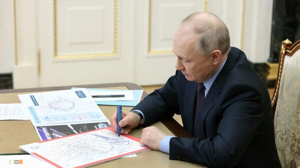 Президент РФ Владимир Путин в режиме видеосвязи принимает участие в открытии Большой кольцевой линии московского метро