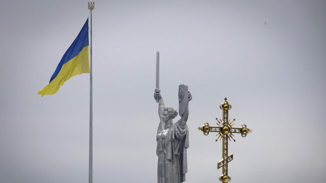 Крест монастырского комплекса Печерской Лавры