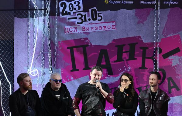 Рок-музыкант, один из лидеров группы Король и Шут Андрей Князев на открытии выставки Панк-культура. Король и Шут на Винзаводе в Москве