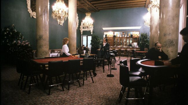 Один из залов казино Москва, совместного предприятия на базе фирмы Модерн Геймс (ФРГ) и Мосресторансервиса, в гостинице Ленинградской